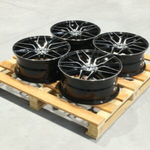 Set of JR28 18x7,5 ET40 5x105 Gloss Black Machined Face