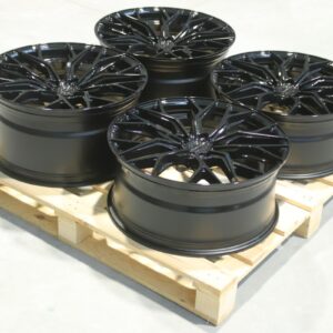 Set of CVR1 21x9 ET30 + 21x10,5 ET35 5x112 Gloss Black