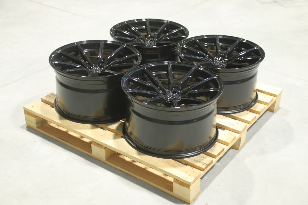 Set of CVR4 20x11 ET25 + 20x11 ET30 5x112 Gloss Black